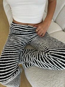 SHEIN 少女休闲黑白毛绒条纹紧身裤，舒适，纹理面料，基本款 - 黑與白 - 查看 5