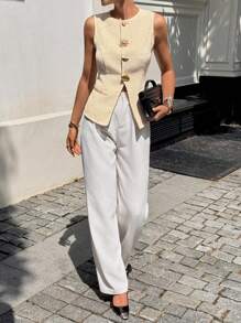 Siren Gaze 老钱风格女教师着装：性感粗花呢无袖上衣，腰部开衩，饰有金属配件；女士圆领单排扣时尚上衣，饰有金属太阳装饰；杏色粗花呢无袖开衩套装上衣；内搭秋季外套。 - 白色 - 查看 4