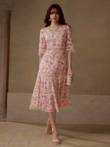 MOTF PREMIUM 满版花卉印花撞色蕾丝风潮中长连衣裙