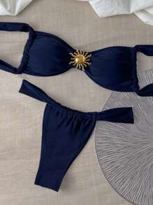 SHEIN X Sofía Suescun Swim Chiccia Conjunto de bikini con taza triangular de unicolor y decoración metálica de sol, para el verano y las vacaciones en la playa - Azul - Ver 1