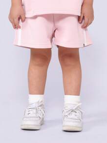 SUMWON طقم تي شيرت أكمام قصيرة مشترك مع شارة والأرقام الجامعية، قطعة صيفية ناعمة كاجوال مريحة تي شيرت وشورت، طقم أساسي للموضة للفتيات - وردي - مشاهدة 4