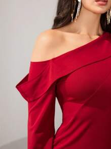 Modelyn 优雅不对称领口修身连衣裙 - 酒紅色 - 查看 9
