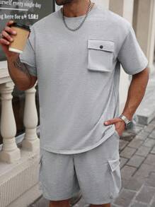 Manfinity Homme Große Größen Herren Lässig Set aus T-Shirt mit Tasche und Shorts mit Tasche