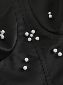 SHEIN MOD طقم أنيق من قطعتين من الساتان الأسود المزين بالخرز، مقاس كبير، بلوزة بأكمام منتفخة وتنورة متوسطة الطول واسعة، باللون الأسود، مناسب للحفلات والمناسبات الرسمية وموسم التخرج، أنيق ورومانسي - الأسود - مشاهدة 10