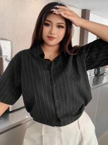 Dazy Plus Camisa negra casual de manga corta holgada con cuello a rayas