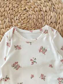 SHEIN Bộ áo liền quần dài tay họa tiết hoa nhí thoải mái cho bé gái sơ sinh, gồm áo khoác và quần màu trơn, thích hợp cho mùa thu đông. - Hồng - Xem 4