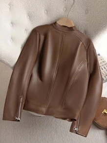 SHEIN Clasi 大码女式深棕色长袖拉链PU皮夹克，内衬天鹅绒，保暖舒适，2025新款；大码女式长袖口袋休闲夹克，适合秋季、冬季穿着，复古风，适合外出、办公室等场合，尽显优雅气质，亦可作为万圣节服装或复古风格；大码女式长袖口袋双面休闲夹克，适合秋季穿着。 - 棕色 - 查看 3