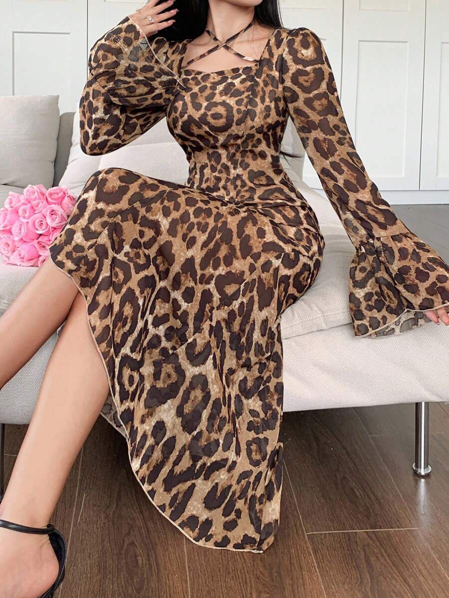 DAZY 女式度假风豹纹印花十字领喇叭袖修身中长连衣裙 - 棕色 - 查看 1