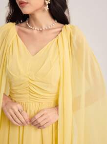 Modelyn 女士奢华淡黄色裹身裙，褶饰修身V领连衣裙 - Butter Yellow - 查看 6