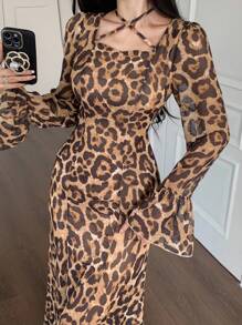 DAZY 女式度假风豹纹印花十字领喇叭袖修身中长连衣裙 - 棕色 - 查看 4