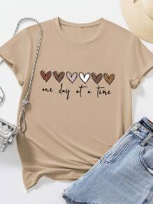 EMERY ROSE Kaos Ukuran Besar Lengan Pendek Leher Bulat dengan Slogan Hati & Huruf, Modis - Khaki - View 3