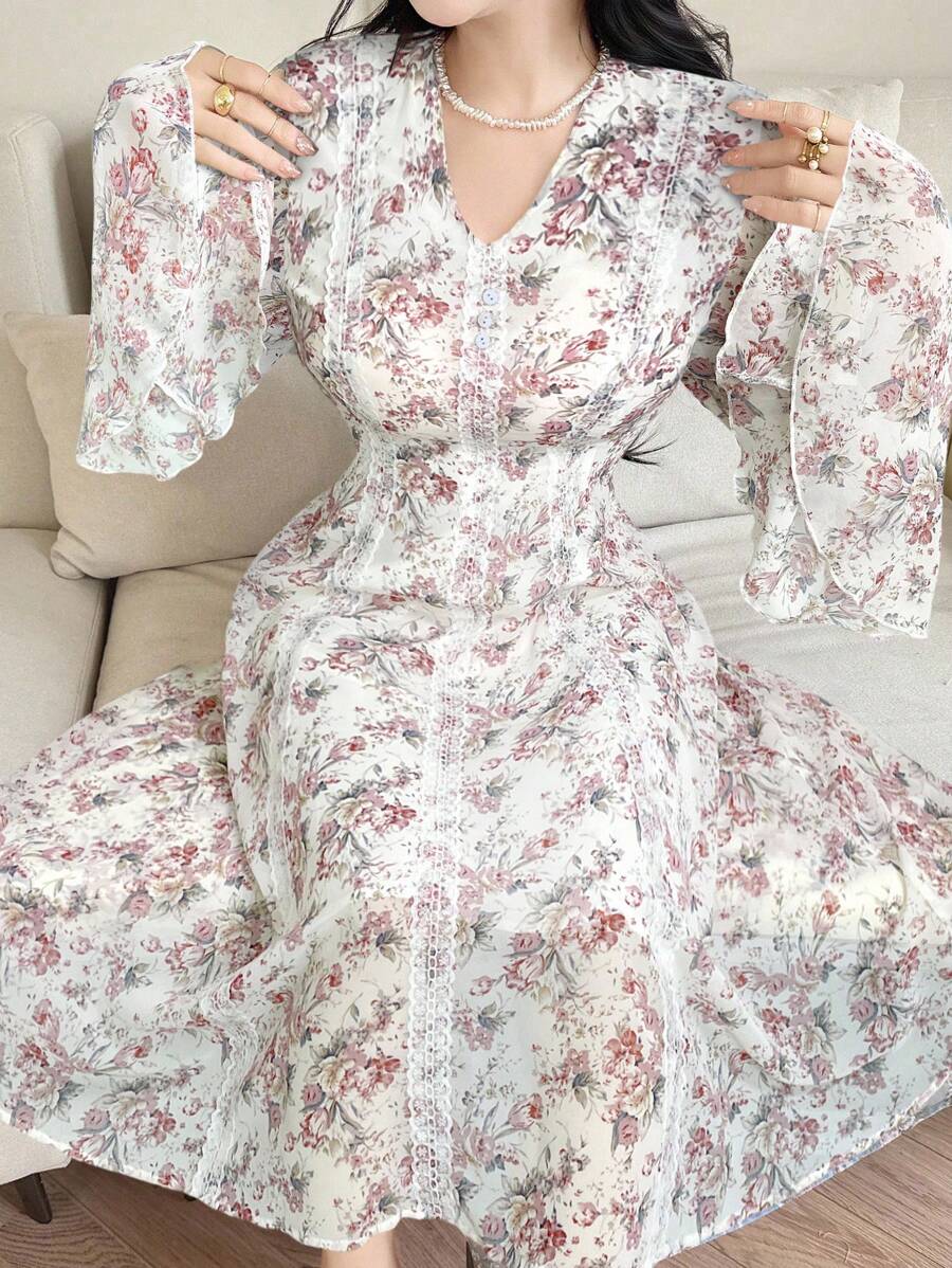 Modelyn 女式花卉印花撞色蕾丝喇叭袖优雅连衣裙 - 白色 - 查看 1