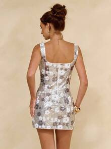 SHEIN BAE Váy ngắn cổ chữ V không tay màu trơn thanh lịch với họa tiết hoa sequin, thích hợp mặc đi nghỉ dưỡng, bãi biển, lễ hội âm nhạc, tiệc sinh nhật, tiệc trưa, trang phục dự tiệc cưới, váy phù dâu - Bạc - Xem 2