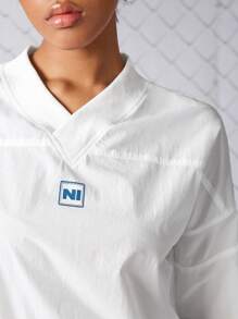 SHEIN Sports بدلة رياضية نسائية كاجوال مكونة من بلوزة فضفاضة بكتف منسدل وطبعة حروف وتنورة قصيرة مطوية، ملابس العودة إلى المدرسة، التخرج، العودة إلى المدرسة، طقم ملابس رياضية نسائية أنيقة لليوجا والرياضات النسائية، طقم ملابس رياضية كاجوال للأنشطة الخارجية، طقم تمرين نسائي، طقم تنورة بيضاء وسويت شيرت، ملابس الشارع، أسلوب الموضة، Y2K، ريترو - أبيض - مشاهدة 2