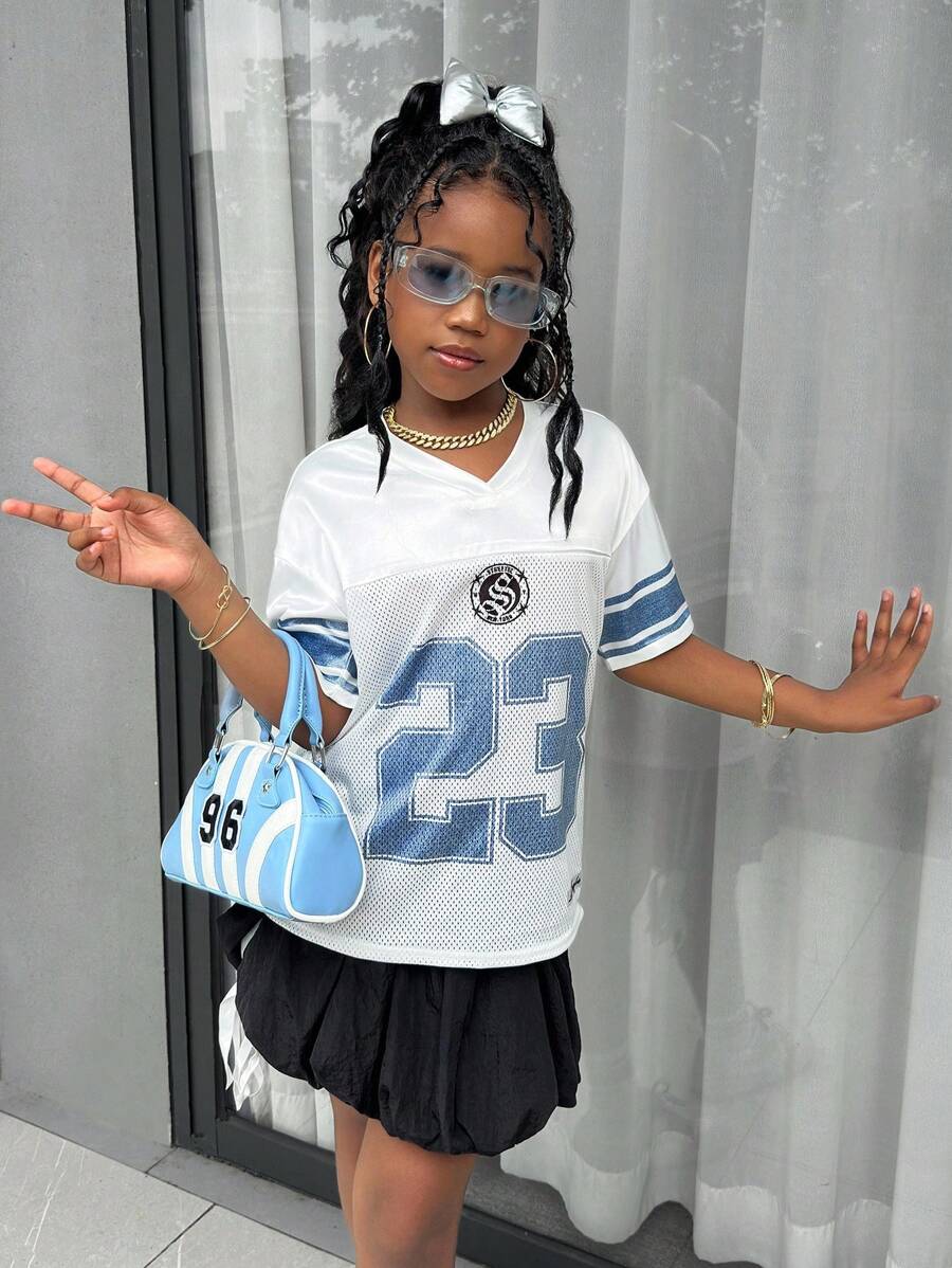 SHEIN Leap Crew 青少年女孩缎面和网眼字母印花 V 领宽松休闲 T 恤，返校，母子装儿童足球球衣儿童 Y2K 风格时尚儿童校服