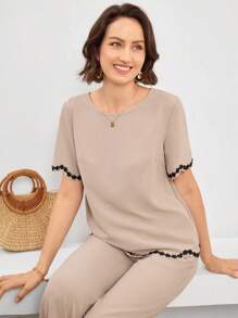 Miaspire Lässiger Khaki-Outfit, mit Stickerei- und Bordüren-Dekorationselementen, 2-teiliges Hemd & Hose Set, Vintage-Kleidung für Frauen, Old Money Stil für Frauen, Lehreroutfit für Frauen, Flughafen-Outfit für Frauen, Zweiteiler Hosen Set für Frauen, 2-teiliges Lässig Set für Frauen, Bluse und Hose Set für Frauen, Top und Hose Set für Frauen, Zweiteiler Outfit für Frauen