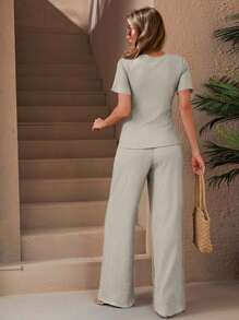 Conjunto coordinado de camiseta de unicolor con textura y pantalón recto de ajuste elástico con cintura recta y textura