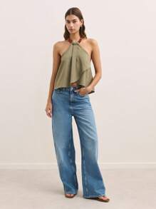 Nöista 这款无袖吊带上衣采用柔和的橄榄绿色，正面垂褶设计搭配木珠领口，营造出轻松飘逸的廓形。是夏季的理想之选。 - 軍綠色 - 查看 5