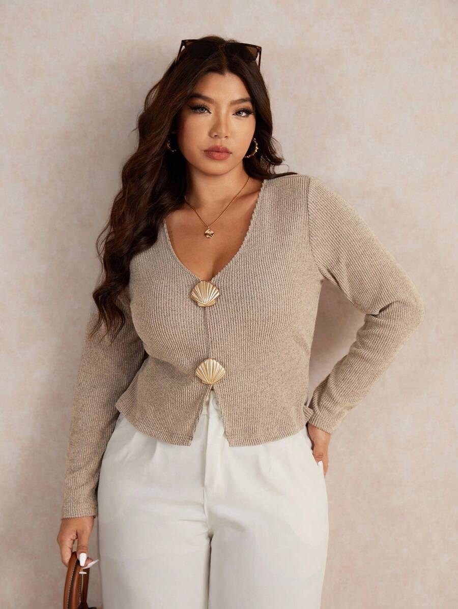 Elaquor 大码女式休闲基本款百搭都市时尚金属扣装饰弹性罗纹 V 领纯色长袖 T 恤，秋季 - 卡其色 - 查看 1