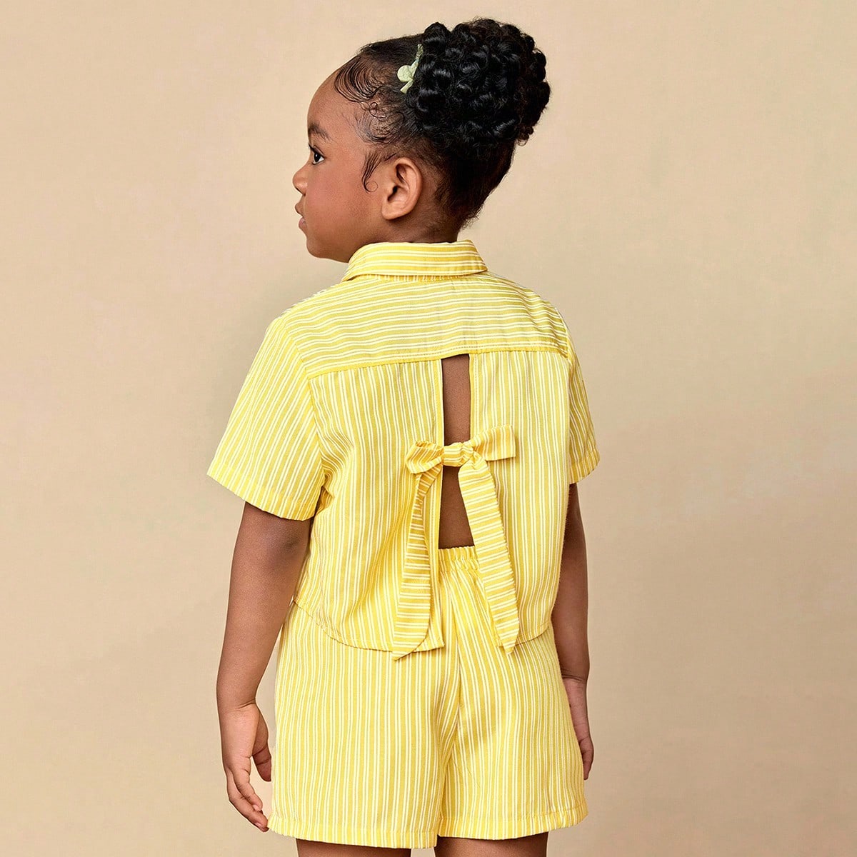 Set informal de 2 piezas de camisa y shorts a rayas liso para niñas jóvenes