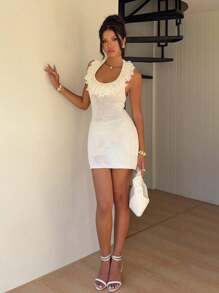 SHEIN EZwear Vestido suéter mini de tejido ajustado con espalda abierta y cuello halter, para el verano - Blanco - Ver 7