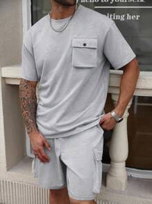 Manfinity Homme Große Größen Herren Lässig Set aus T-Shirt mit Tasche und Shorts mit Tasche