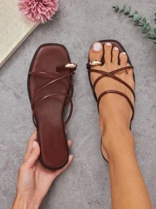 SHUZIA 女士光滑光泽纹理棕色带金色点缀环趾人字拖鞋 - 时尚高品质优雅 - 棕色 - 查看 3