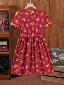 HARRY POTTER X SHEIN Tween Girls Summer Snake, Eagle & House Golden Print Casual Red Short Sleeve Tie Waist Dress - Multicolor - View 2