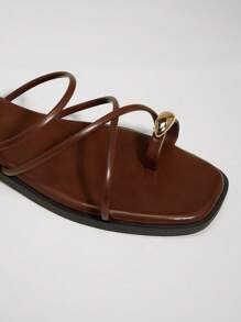 SHUZIA 女士光滑光泽纹理棕色带金色点缀环趾人字拖鞋 - 时尚高品质优雅 - 棕色 - 查看 7