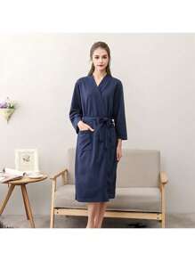 SHEIN 1 chiếc áo choàng tắm cùng kiểu dáng dành cho nam và nữ, áo choàng tắm dài đơn giản, áo choàng dài màu trơn dùng ở nhà, có thắt lưng - Đồ ngủ bằng polyester cổ chữ V thường ngày cho mọi mùa, đồ dùng phòng tắm, váy xông hơi spa sauna kilt - Màu xanh hải quân - Xem 7