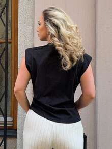 Jeta Ari Áo thun cổ tròn trơn có đệm vai thường ngày Y2k - màu đen - Xem 2