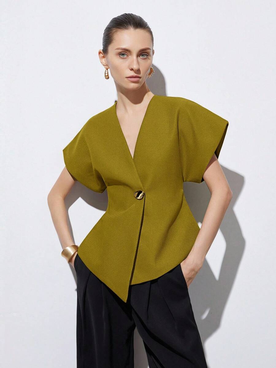 Aveloria Modichic High-End Design Minimalist Elegant Versatile Commute V-Neck Wide Shoulder Silhouette Waist Cinched White Textured Fabric Asymmetric Hem Decorative Button Detail Cap Sleeve Women Jacket