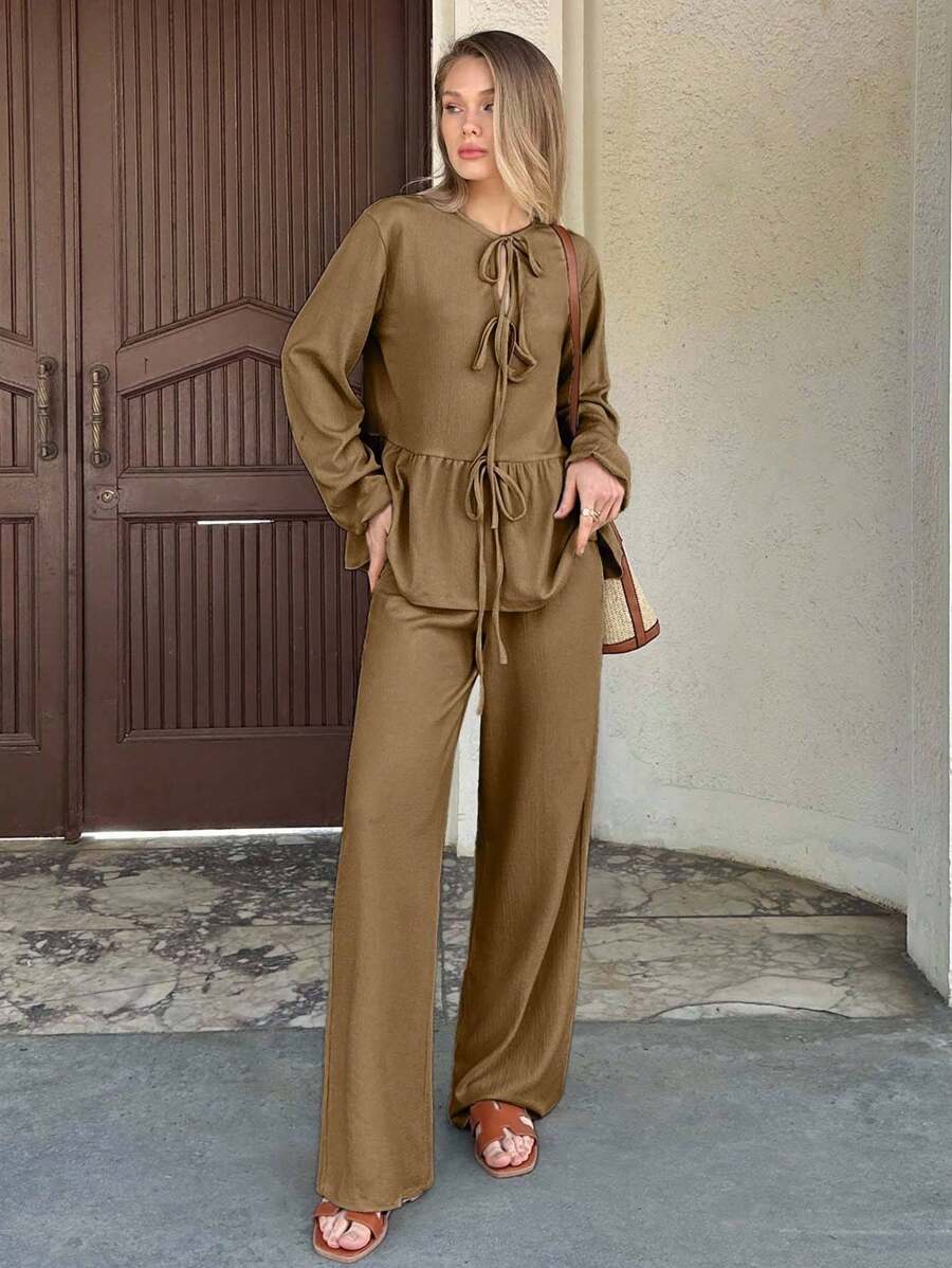 Cloudara 女士两件套服装，配有领带结