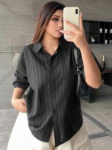Dazy Plus Camisa negra casual de manga corta holgada con cuello a rayas