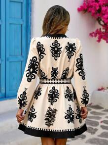 Vivid Eden 女式复古印花裹身迷你连衣裙，休闲假日风格 - 卡其色 - 查看 5