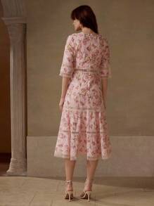 MOTF PREMIUM 满版花卉印花撞色蕾丝风潮中长连衣裙