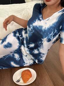 SHEIN Conjunto de pijama de mujer con top de manga corta escote en V y pantalón 3/4 con estampado tie-dye