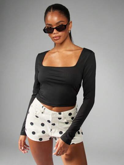 MISSGUIDED Top corto de manga larga de cuello cuadrado, ajustado, esencial como capa básica, moderno y minimalista, para usar en otoño, invierno y primavera, de estilo versátil y clásico