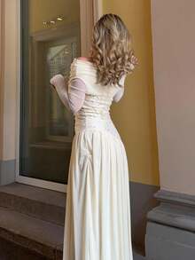 Jeta Ari 全新露肩长袖拼色网眼刺绣不对称下摆拼接弹力修身连衣裙 - 杏色 - 查看 2