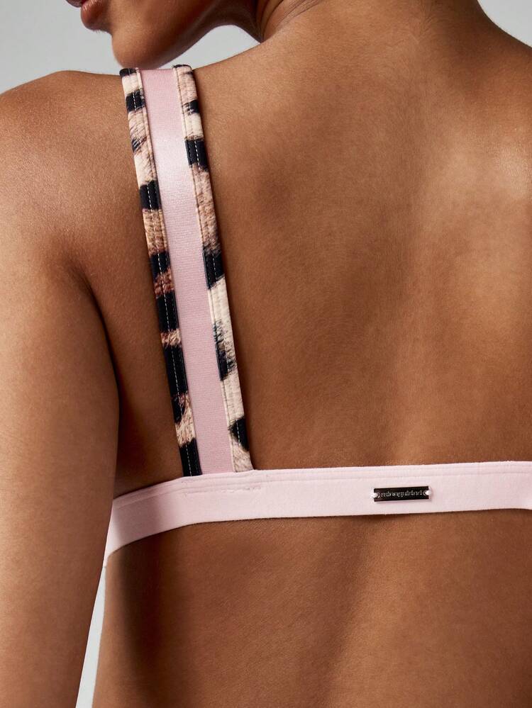 Missguided x Playboy ヒョウ柄トリムのトライアングルブラレットとハイカットパンティ