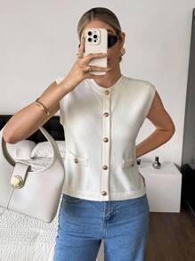 SHEIN Frenchy 女士法式秋季休闲日常百搭通勤简约金属扣纯色无袖针织背心四季皆宜外出上衣，适合秋季返校季和冬季返校季穿着。 - 杏色 - 查看 1