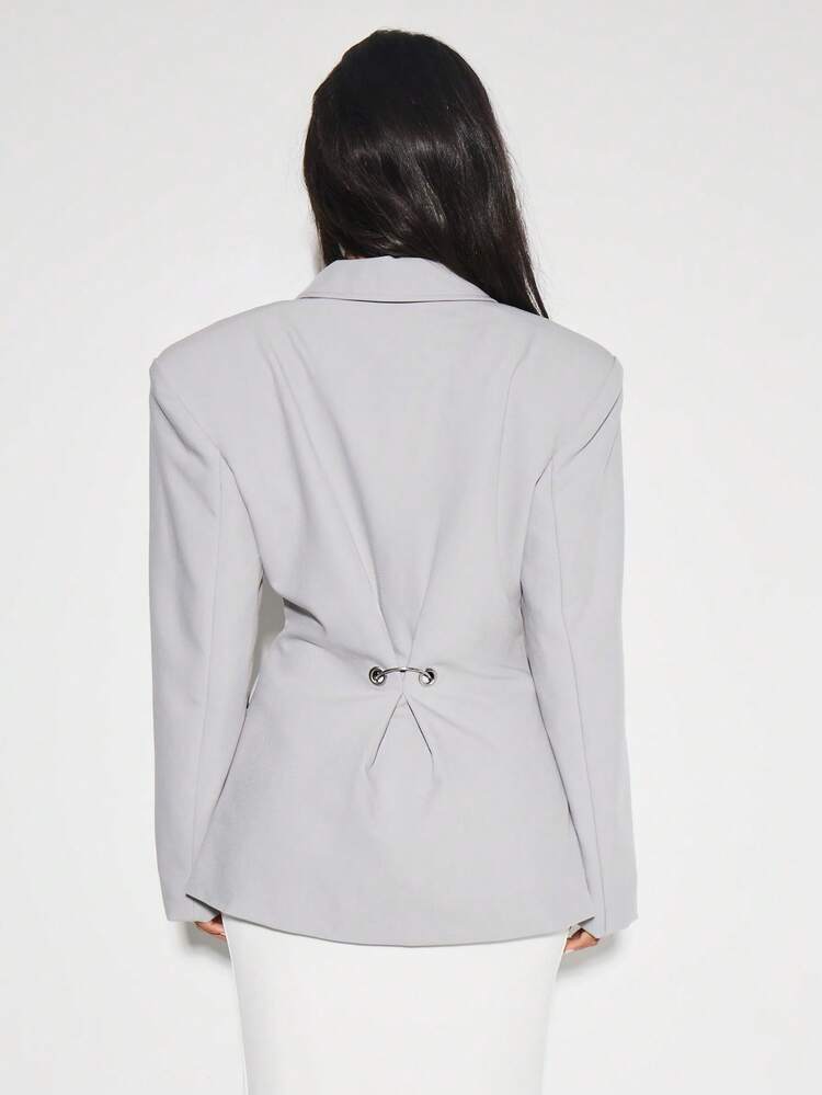 KIZN Blazer de dois botões com detalhe de cinto nas costas
