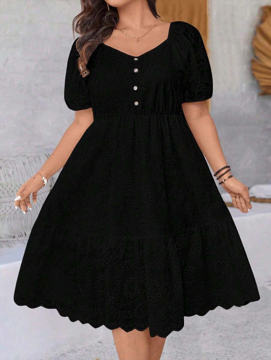 SHEIN LUNE Abito casual bianco a maniche corte con decorazione ricamata in texture, per donne taglia curvy - nero - Visualizzare 1