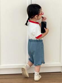 SHEIN 2 Stücke Set für Baby Mädchen mit Rundhals Raglan bedrucktem Kurzarm T-Shirt in Rot & Weiß, Frucht- & Kirschenmuster + A-Linie Shorts aus Denim mit elastischer Taille, Rüschenbesatz und Taschen, lässiges und modisches Sommeroutfit - Verschiedenfarbig - Übersicht 4
