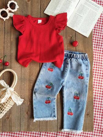 SHEIN Vintaside Kids 2 pièces/Ensemble Top à manches courtes rouge vif pour jeune fille d'été, assorti avec un pantalon en jean, décoration de broderie de cerises délicate, chic et confortable, convient pour les fêtes et le port casual à la maison