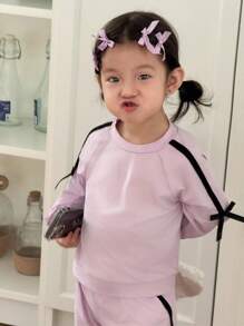 SHEIN Baby Girls Cute Lavender Autumn Family Matching Set,Fashion Purple Sweatshirt Top With Black Bow Decor & Casual Pants,Sweet Simple Sporty Clothes - Purple - View 3