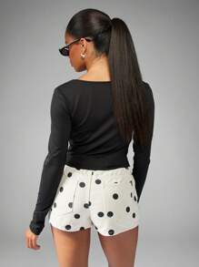 MISSGUIDED Top corto de cuello cuadrado de manga larga, ajustado, esencial, capa básica, moderno, minimalista, para usar en otoño, invierno y primavera, de estilo clásico y versátil - Negro - Ver 2