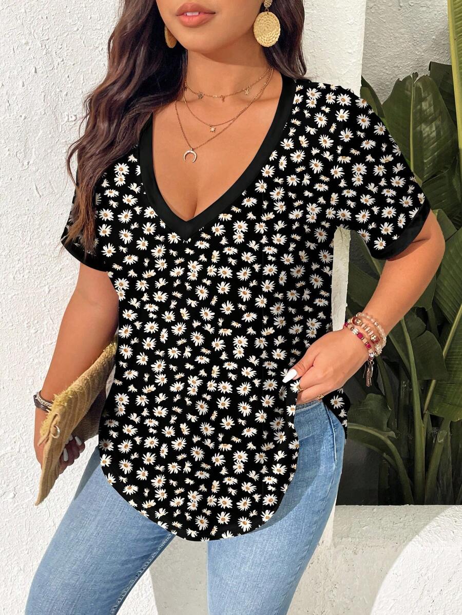 SHEIN Frenchy Camiseta casual de manga corta con cuello en V y estampado de flores de margaritas en talla grande - Negro - Ver 1