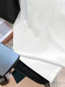 Manfinity Joysei Contrast Color Block Cute Cartoon Graphic Short Sleeve Raglan Sleeve T-Shirt For Men, Boyfriend Gift, For Going Out - Black and White - View 4