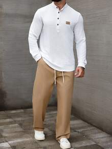 Manfinity Homme 男士休闲贴花长袖衬衫和抽绳腰裤套装男士休闲套装白色长袖衬衫和裤子两件套，秋季服装 - 白色 - 查看 1